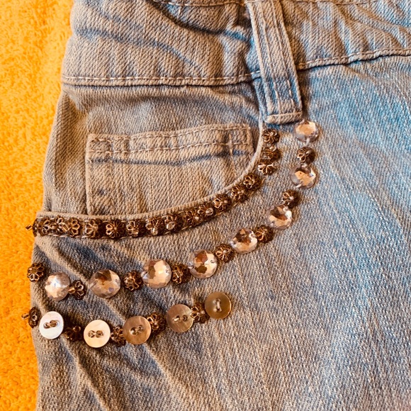 Denim shorts. - Picture 3 of 5